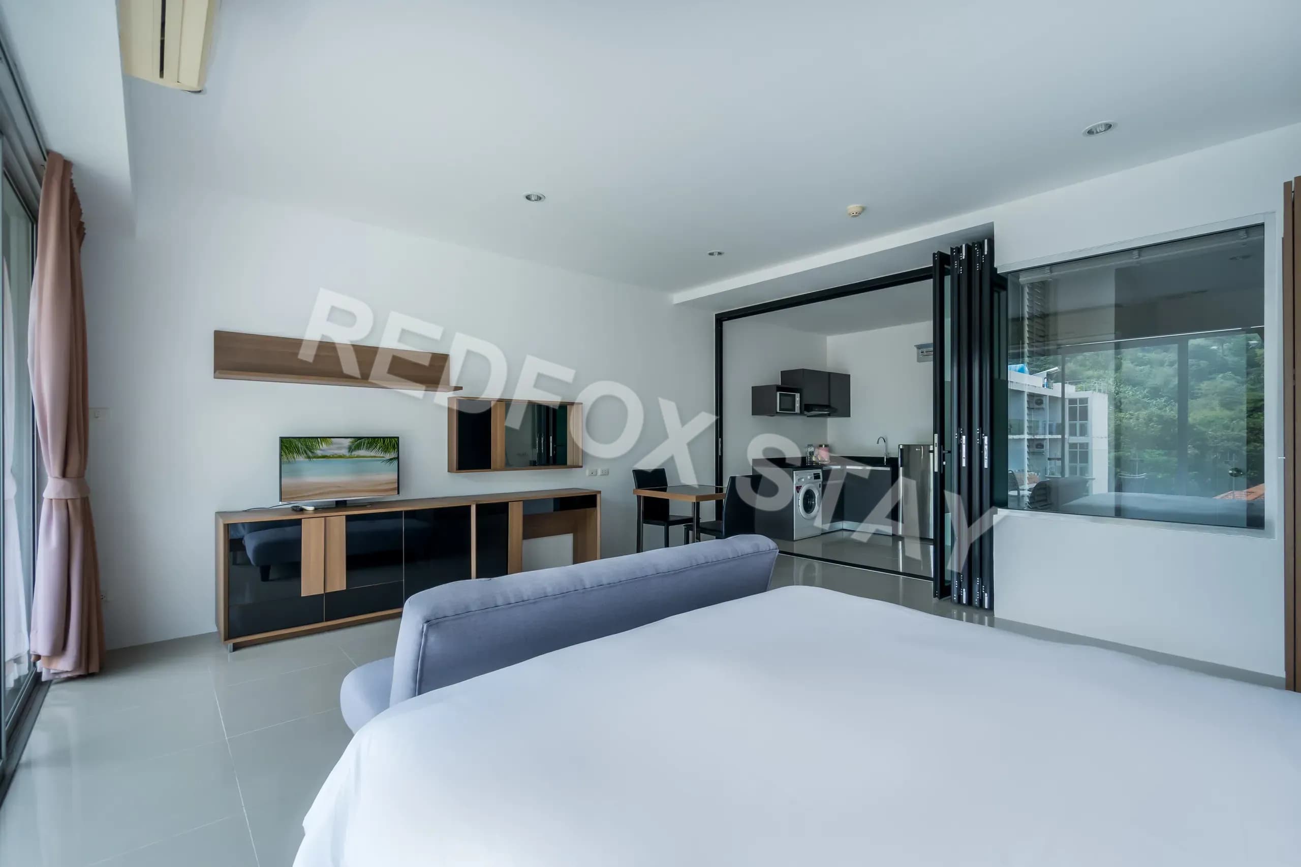 Chic Condominium — просторная студия с видом на джунгли у пляжа Карон от Redfox Hospitality