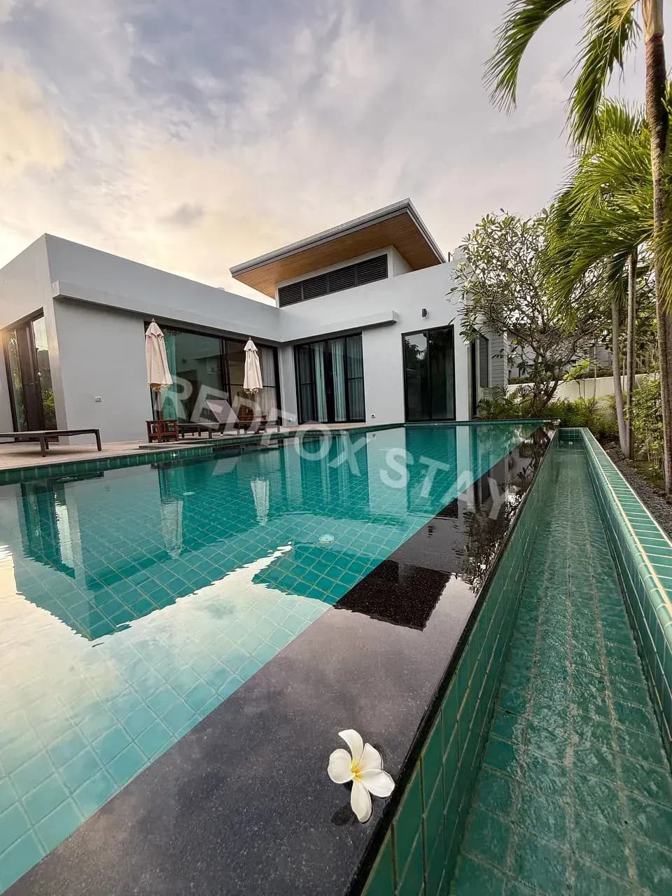 Вилла Baan Bua — три спальни (BBT-4), Най Харн, Пхукет Monthstayz Thailand by Goldstar Group